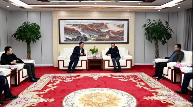 利来官方网w66利来控股集团董事长徐丰贤一行赴进贤县考察